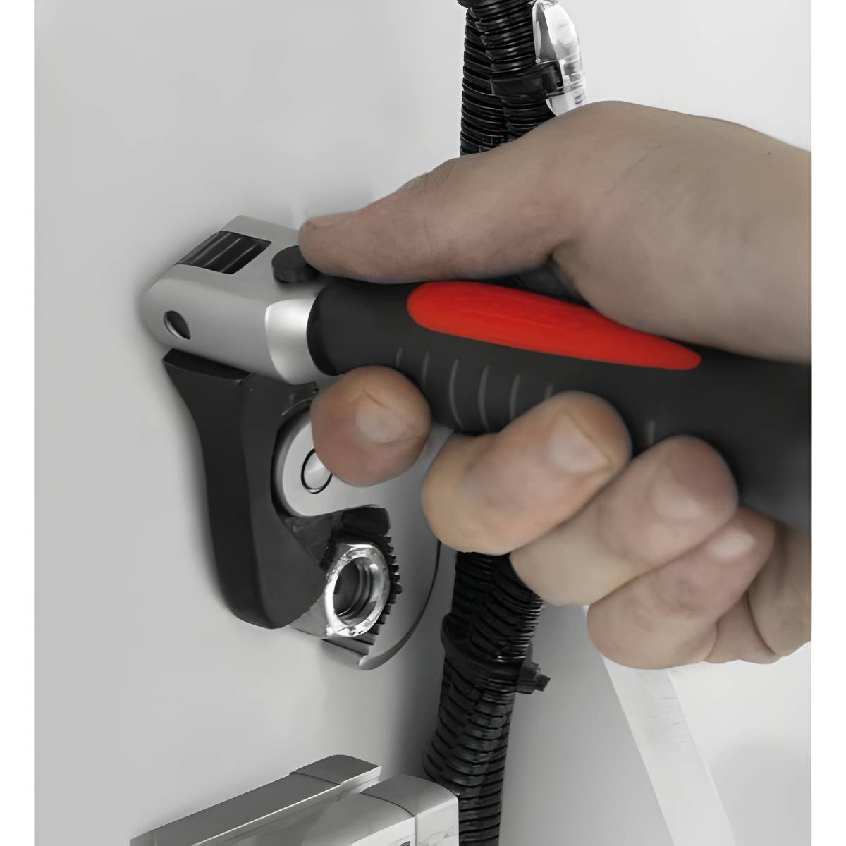 Clé auto-ajustable à effet cliquet chrome-vanadium