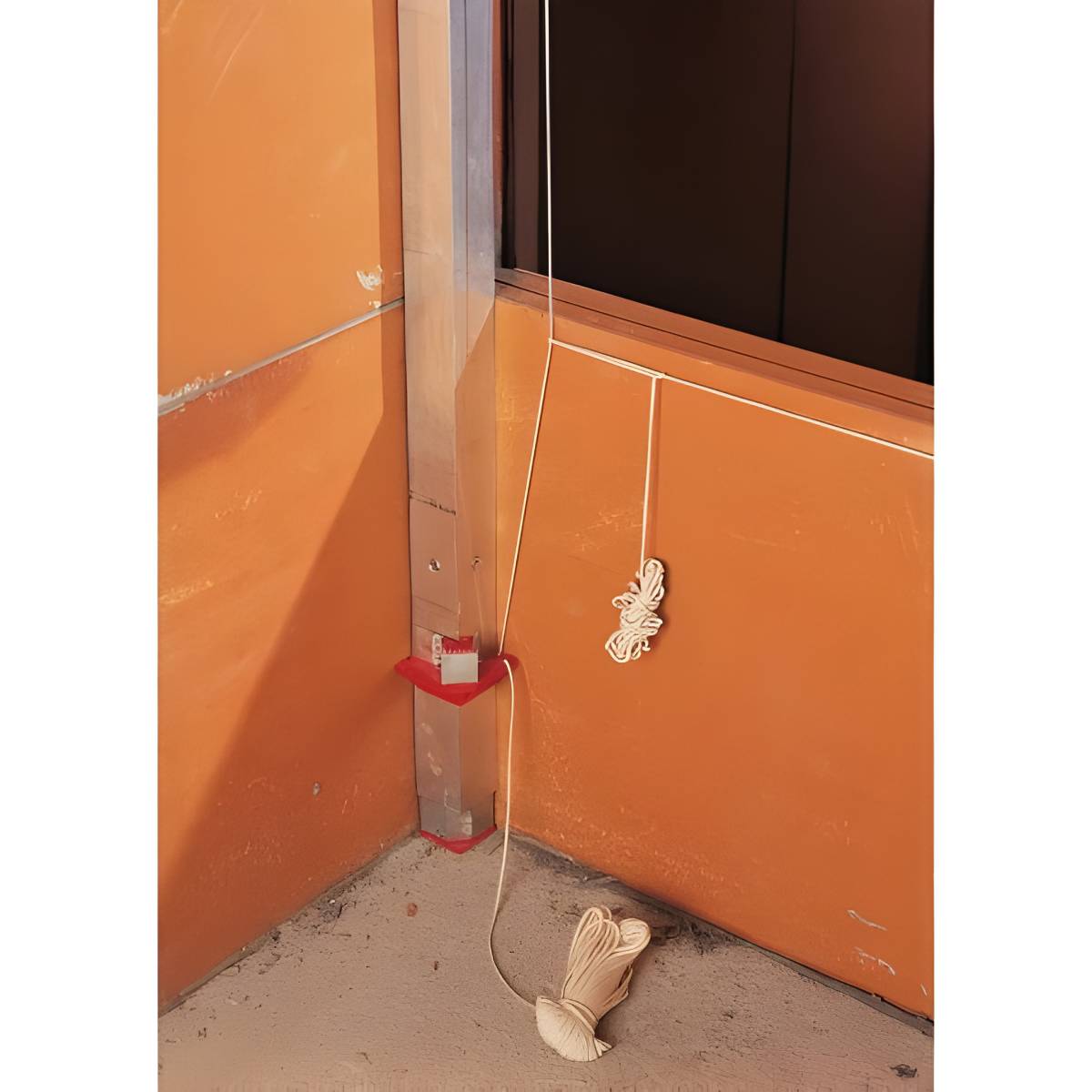 Règle à bâtir à pédale pour plâtrier