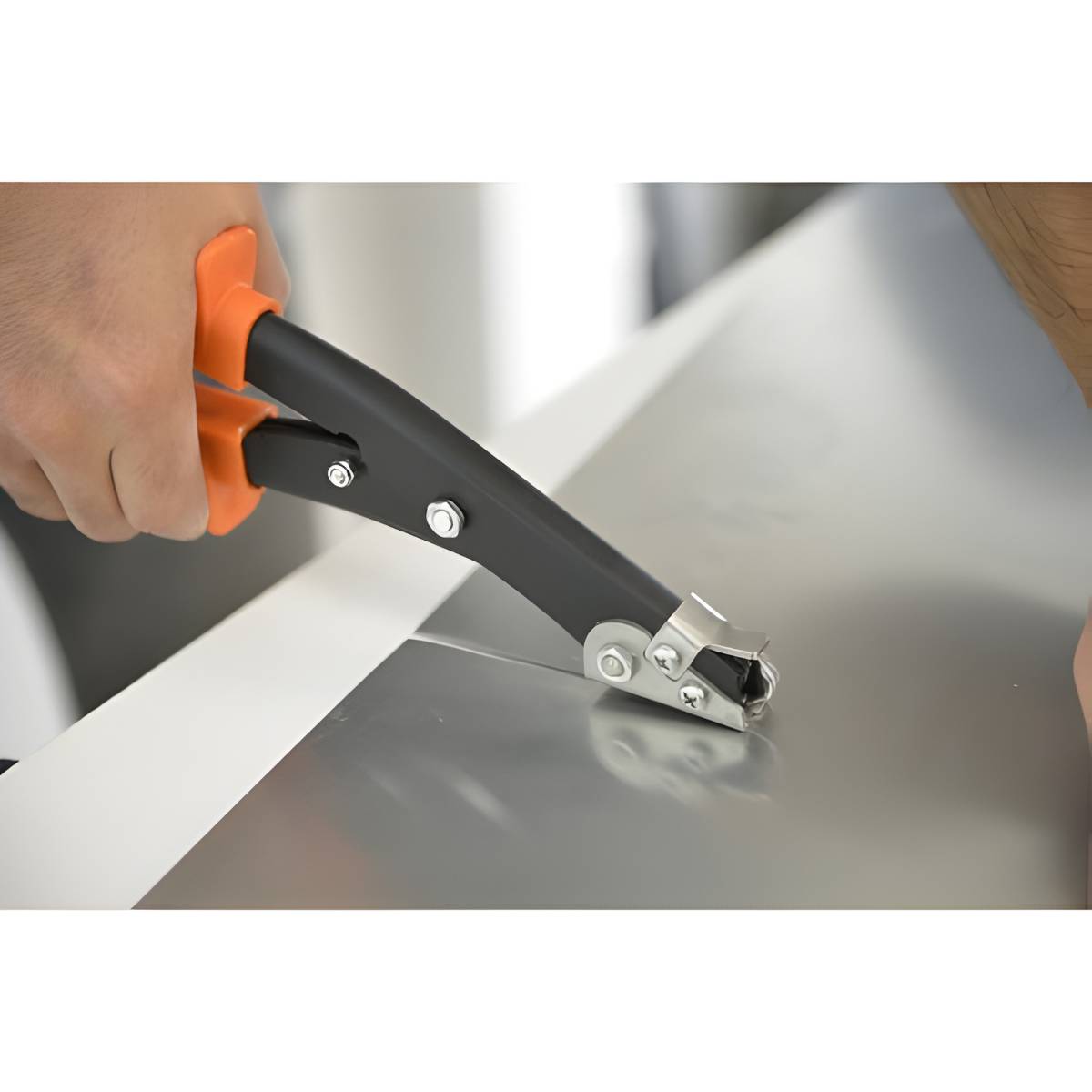 Cisaille grignoteuse pour métal jusqu’à 1,2 mm