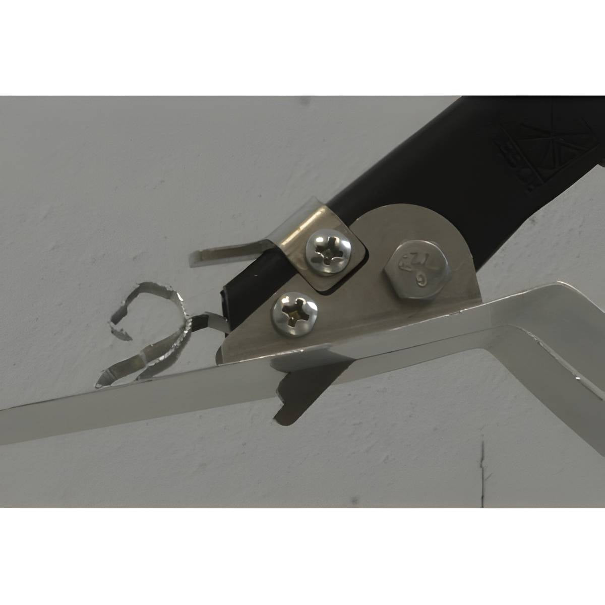 Cisaille grignoteuse pour métal jusqu’à 1,2 mm