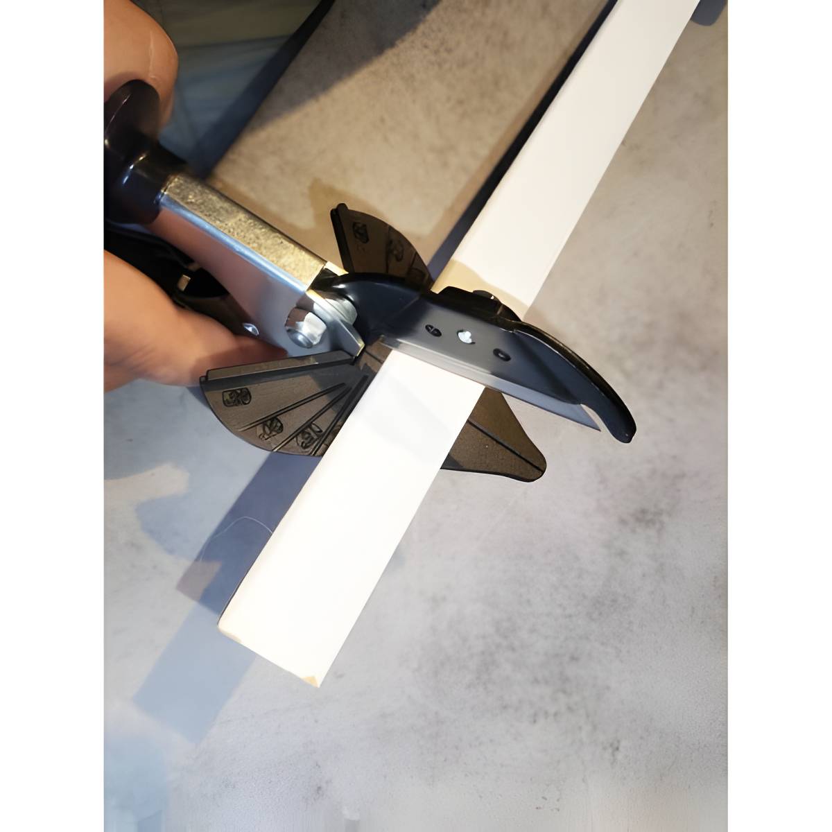 Pince multicoupe pour coupe onglet moulures et profilés