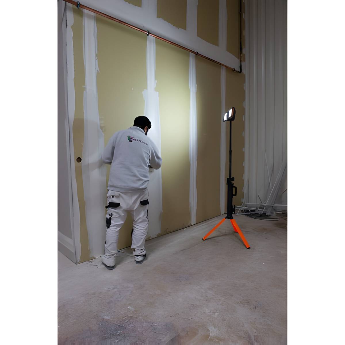 Lampe télescopique de chantier Flash sur trépied 2 têtes