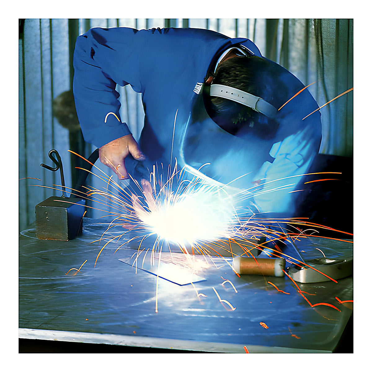 Équerre magnétique Multimagnet sur carte pour soudure