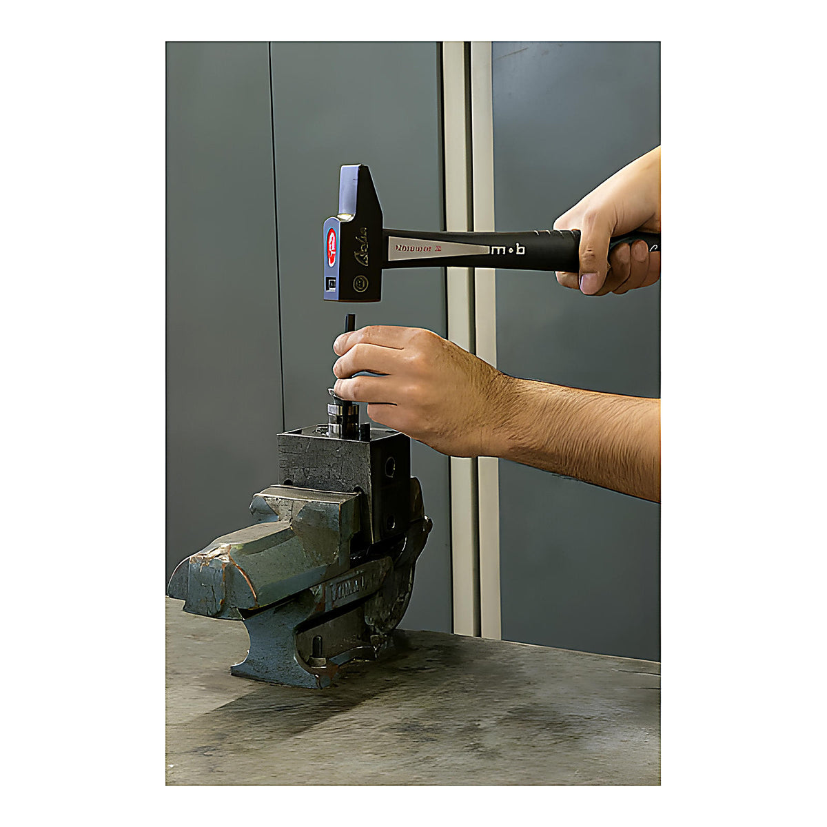 Marteau rivoir mécanicien manche Carbon