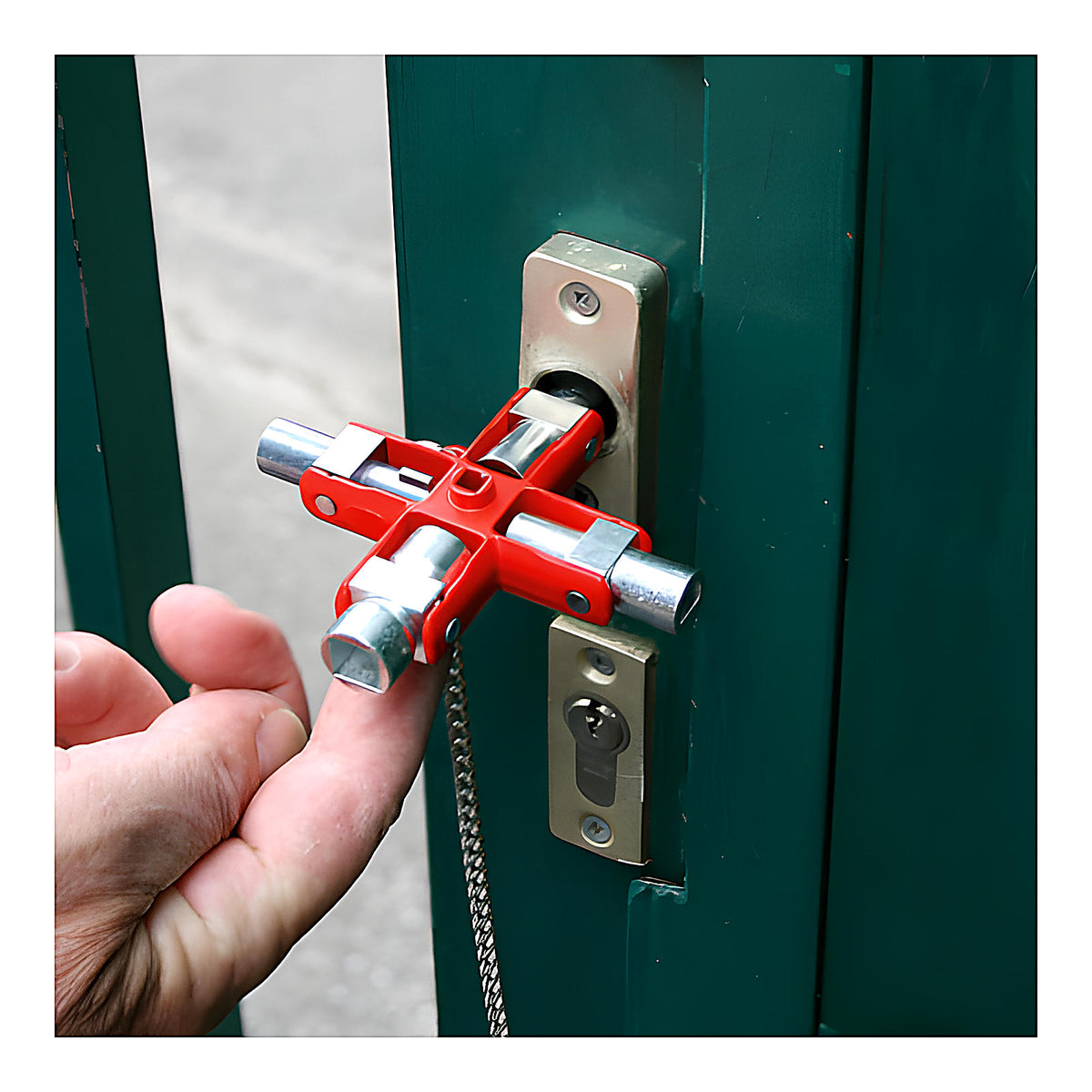 Clé universelle 9 en 1 pour armoire électrique sur carte