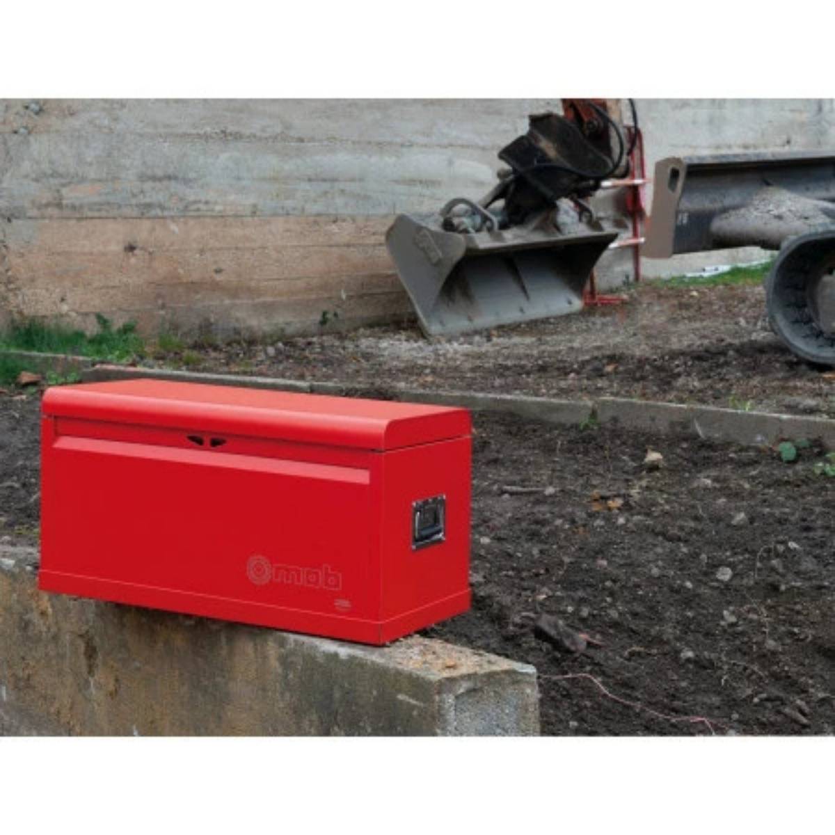Coffre de chantier avec plateau coulissant ergonomique